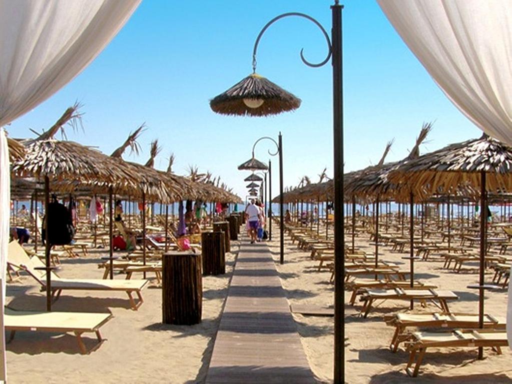 Hotel Confort Rimini Exterior foto