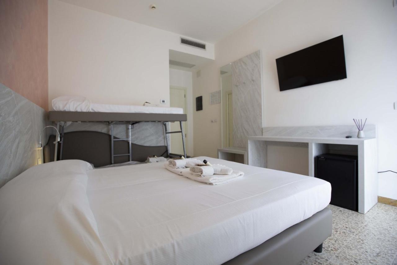 Hotel Confort Rimini Exterior foto